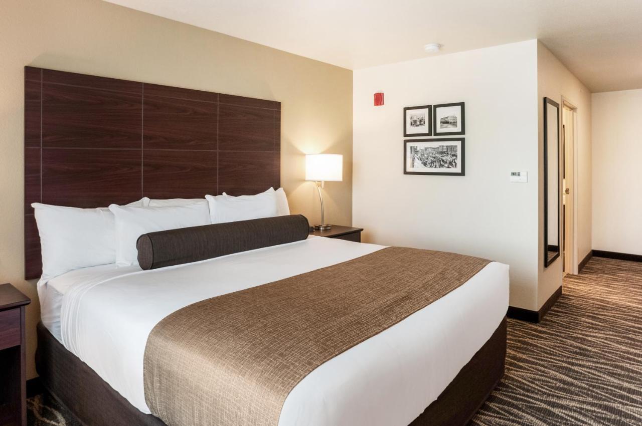 Cobblestone Hotel & Suites Appleton International Airport Neenah Exterior foto
